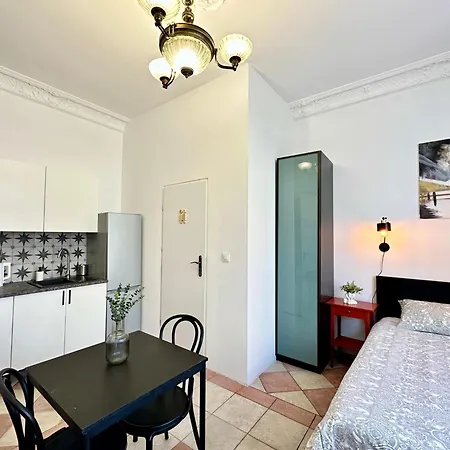 7-7-6 Iii Appartement