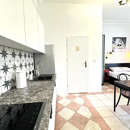 7-7-6 Iii Apartamento